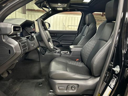 Certified 2025 Toyota 4Runner TRD Off-Road Premium image 13