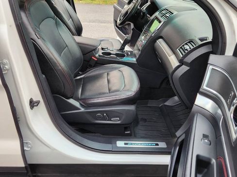 Used 2018 Ford Explorer Sport w/ Equipment Group 401A AWD/4WD image 43