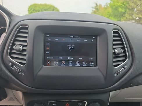 Used 2020 Jeep Compass Latitude w/ Popular Equipment Group AWD/4WD image 17