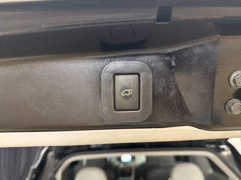 Used 2011 Toyota Sienna XLE w/ Premium Pkg AWD/4WD image 31