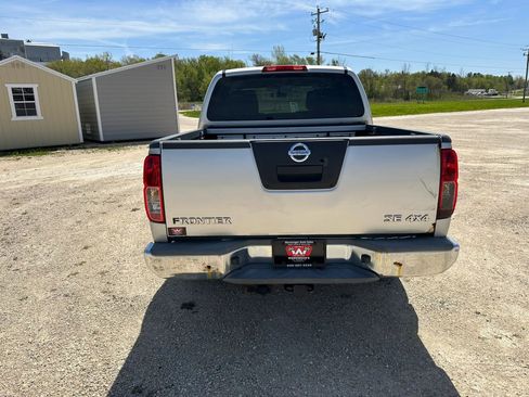 Used 2010 Nissan Frontier SE AWD/4WD image 7
