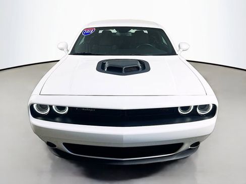 Used 2018 Dodge Challenger R/T image 3