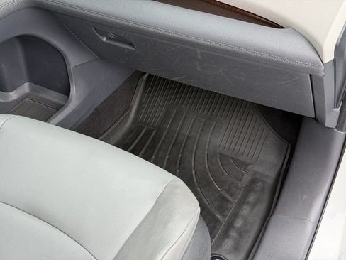 Used 2023 Toyota Sienna XLE FWD image 22