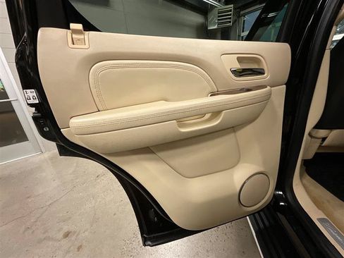 Used 2007 Cadillac Escalade AWD w/ Information Package image 21