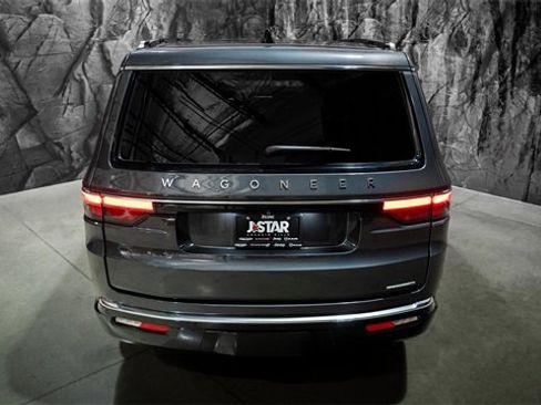 Used 2024 Jeep Wagoneer Series III w/ Premium Group I image 18