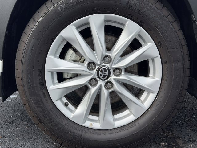 Certified 2024 Toyota Corolla Cross LE w/ Moonroof Package AWD/4WD image 11