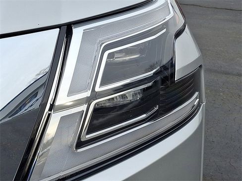 Used 2024 Nissan Armada SL w/ Captain's Chairs Package image 9