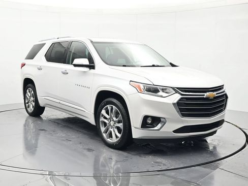 Used 2018 Chevrolet Traverse Premier w/ Driver Confidence II Package FWD image 3