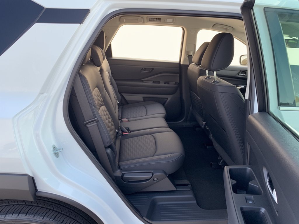 Used 2025 Nissan Pathfinder SV FWD image 33