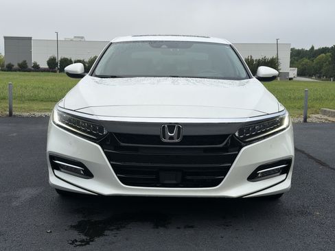 Certified 2018 Honda Accord Touring image 3