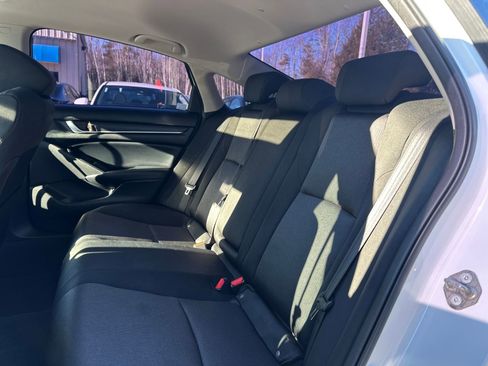 Used 2018 Honda Accord EX image 19