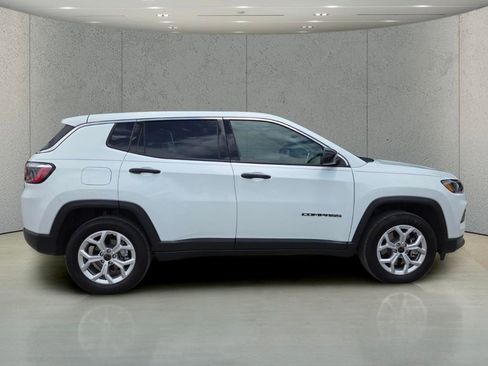 Used 2025 Jeep Compass Sport AWD/4WD image 2