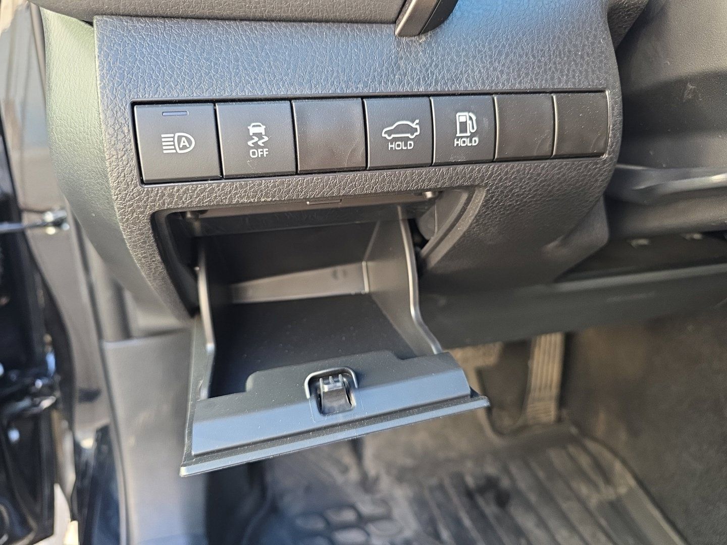 Used 2024 Toyota Camry SE AWD/4WD image 9