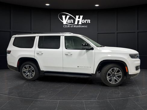 Used 2023 Jeep Wagoneer 4WD w/ Premium Group I image 8
