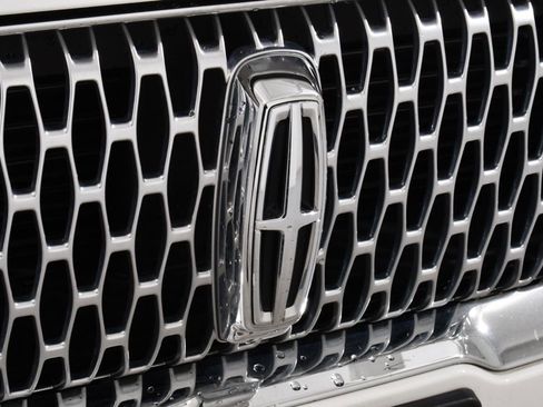 Used 2022 Lincoln Corsair AWD w/ Equipment Group 101A image 21