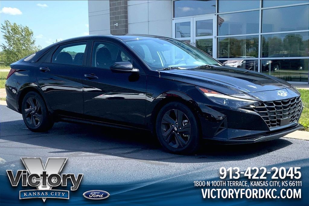 Used 2022 Hyundai Elantra SEL w/ Convenience Package FWD image 1