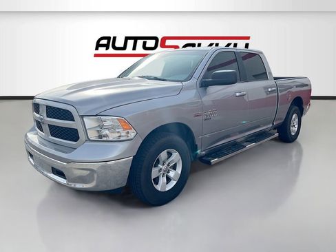 Used 2020 RAM 1500 Classic SLT AWD/4WD image 3
