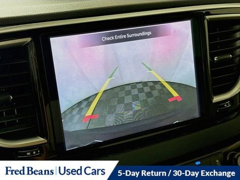 Used 2023 Chrysler Pacifica Touring-L FWD image 19