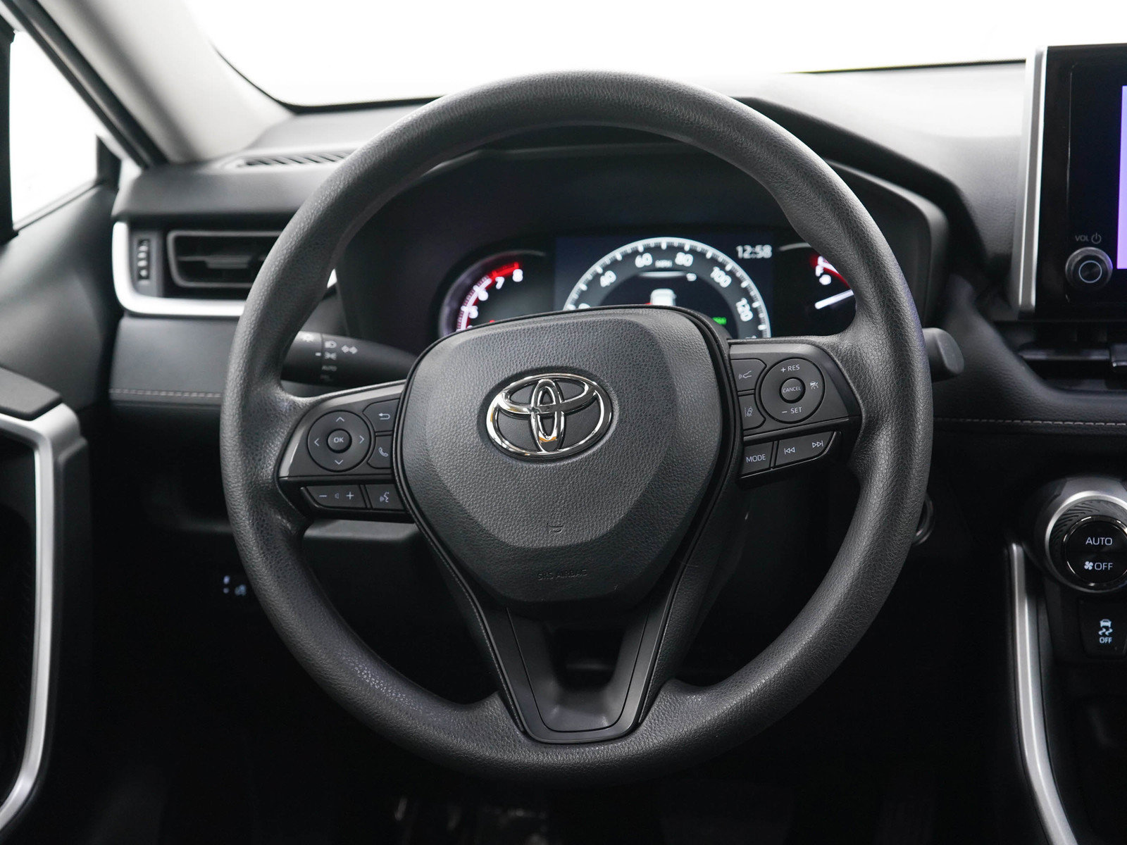 Used 2024 Toyota RAV4 XLE AWD/4WD image 16