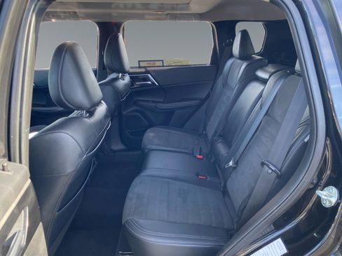 Used 2024 Mitsubishi Outlander SE image 13