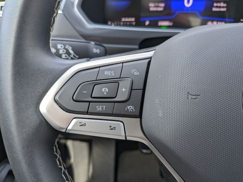 Certified 2023 Volkswagen Tiguan SE FWD image 23