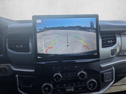 Used 2024 Ford Expedition XLT image 14