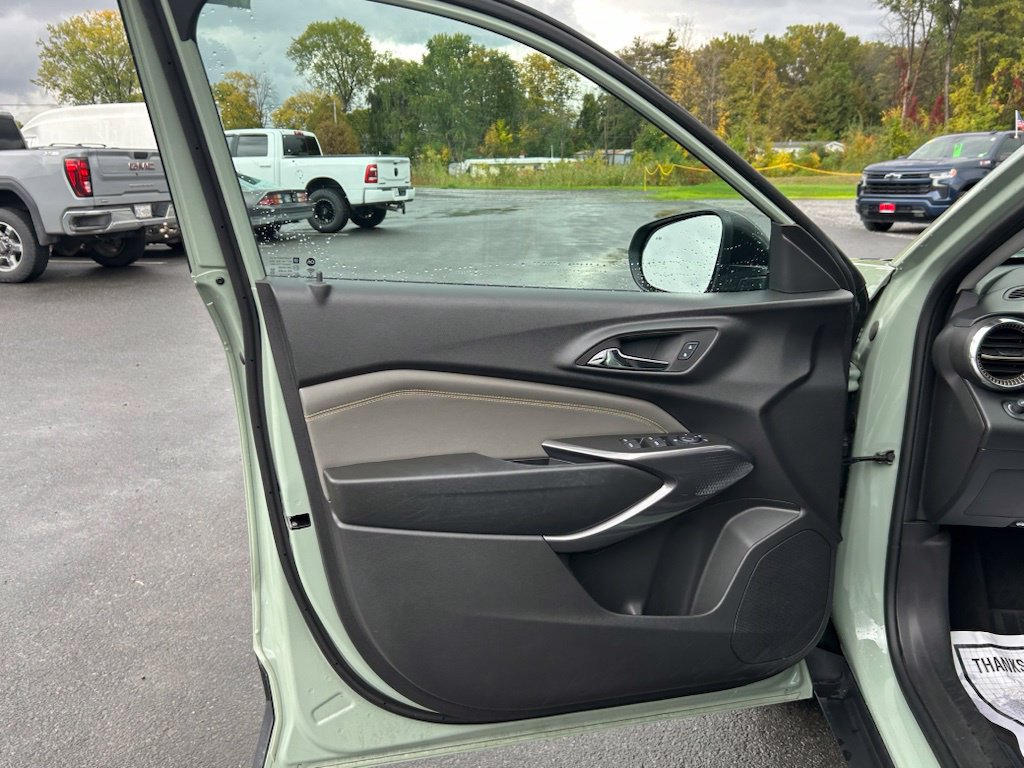 Used 2025 Chevrolet Trax ACTIV w/ Driver Confidence Package FWD image 16