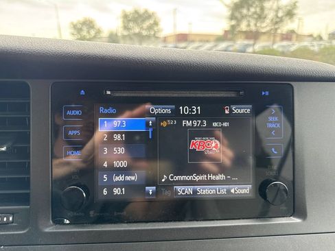Used 2017 Toyota Sienna LE AWD/4WD image 38