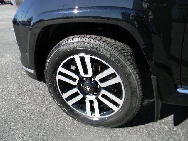 Used 2024 Toyota 4Runner Limited AWD/4WD image 10