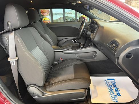Used 2022 Dodge Challenger SXT w/ Driver Convenience Group image 28