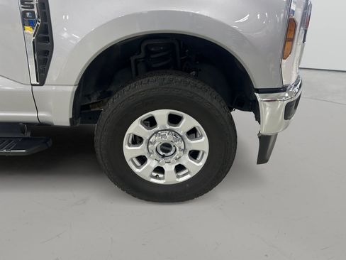 Used 2024 Ford F250 XLT w/ FX4 Off-Road Package AWD/4WD image 9