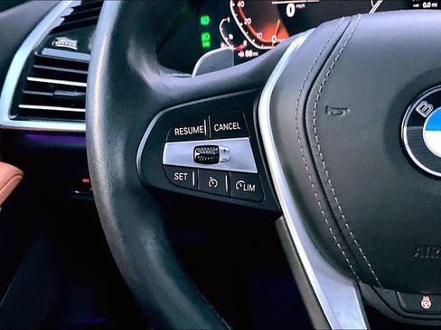 Used 2022 BMW X5 xDrive40i w/ Premium Package image 12