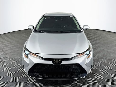 Used 2020 Toyota Corolla LE FWD image 2