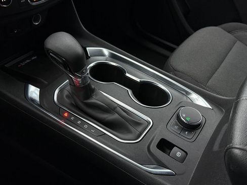 Used 2022 Chevrolet Traverse LT image 25