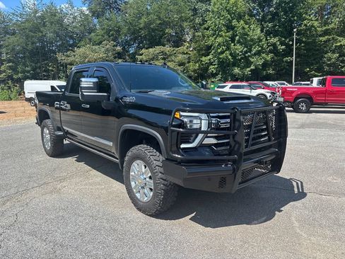 Used 2025 Chevrolet Silverado 3500 High Country w/ Technology Package AWD/4WD image 3