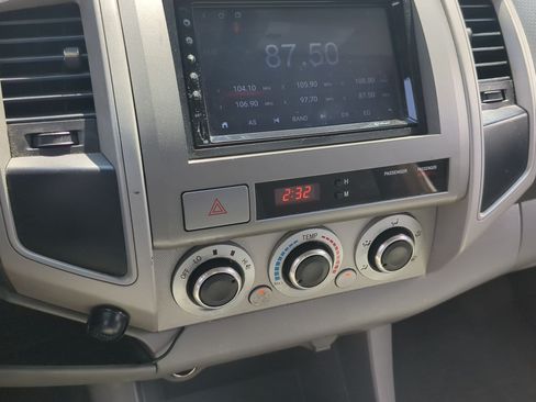 Used 2011 Toyota Tacoma PreRunner w/ SR5 Pkg #2 RWD image 18