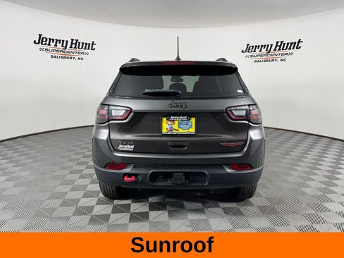 Used 2022 Jeep Compass Trailhawk w/ Trailhawk Elite Group AWD/4WD image 8