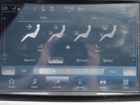 Used 2024 Chrysler Pacifica Touring-L FWD image 25