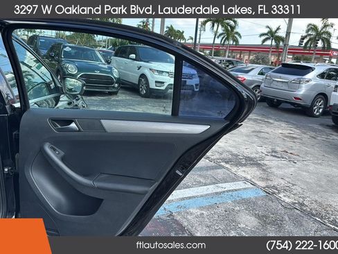Used 2017 Volkswagen Jetta SE FWD image 33