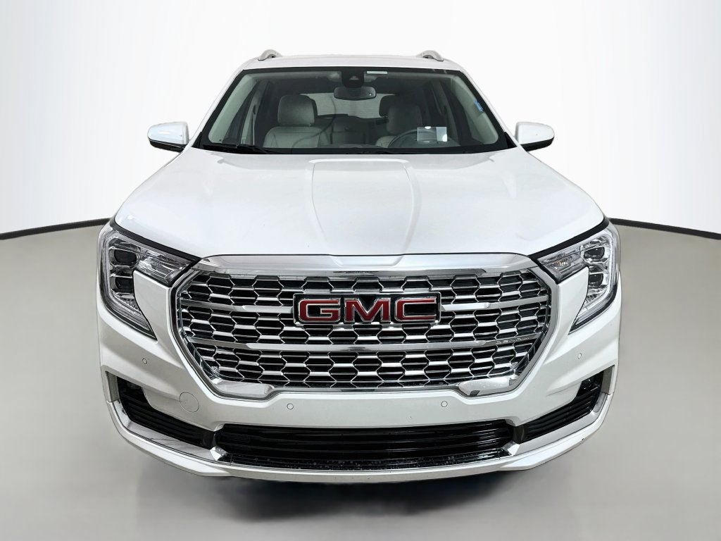 Used 2023 GMC Terrain Denali AWD/4WD image 2