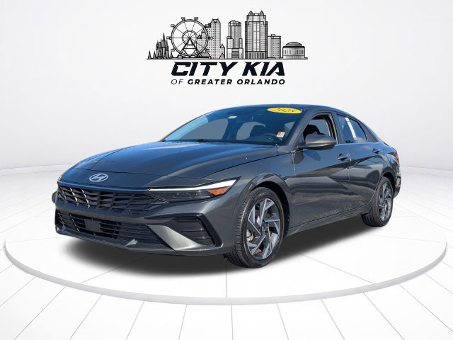Used 2025 Hyundai Elantra SEL FWD image 2