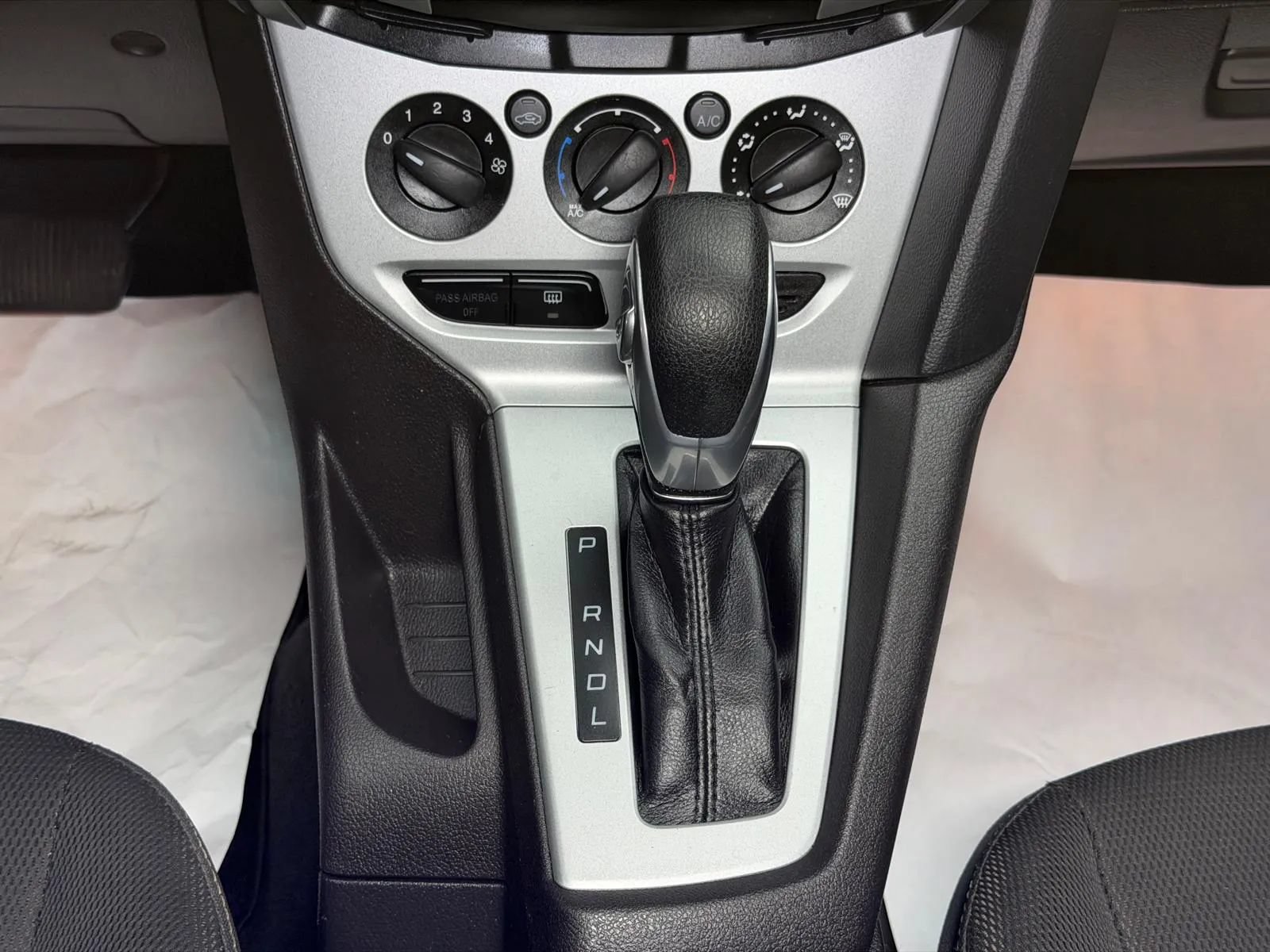 Used 2014 Ford Focus SE FWD image 20