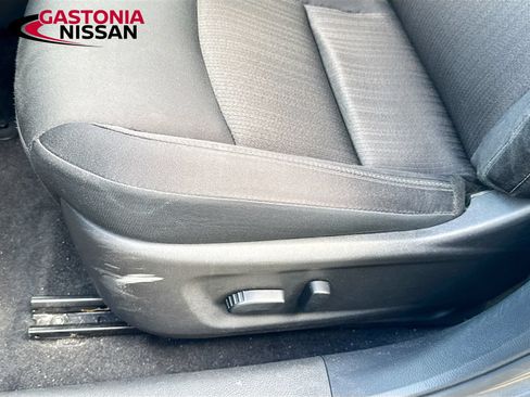 Used 2025 Nissan Altima 2.5 SV FWD image 25