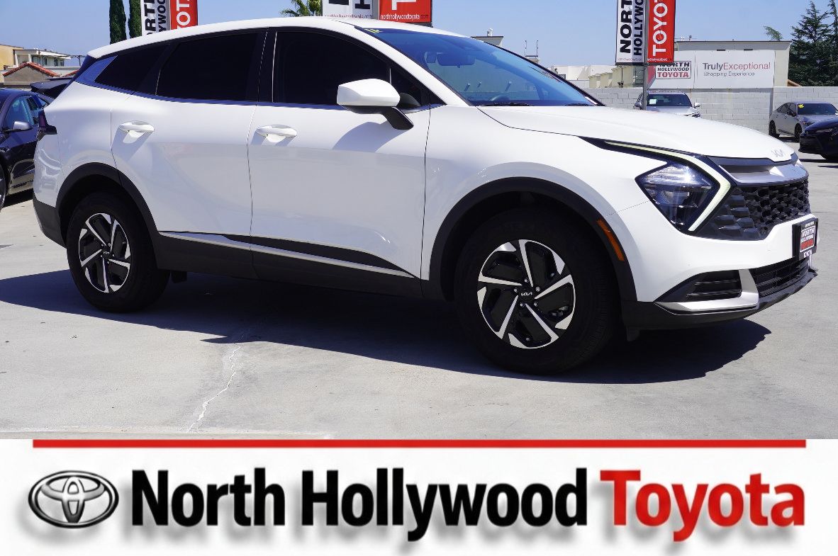 Used 2023 Kia Sportage LX AWD/4WD image 1