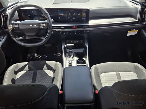 Certified 2026 Kia Sorento LX FWD image 12