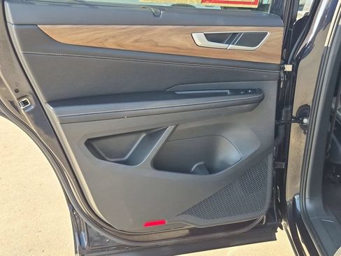 Used 2025 Volkswagen Atlas SE FWD image 27