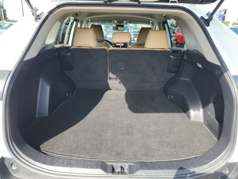 Used 2019 Toyota RAV4 LE FWD image 18