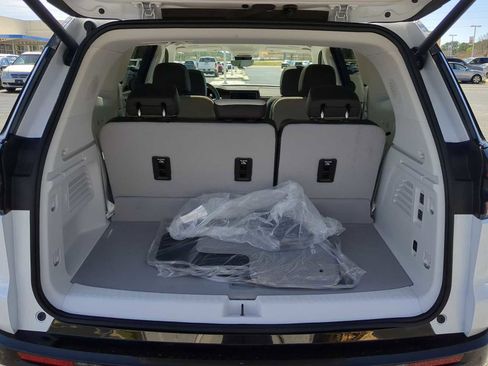 Used 2025 GMC Acadia Denali w/ Super Cruise Package image 27