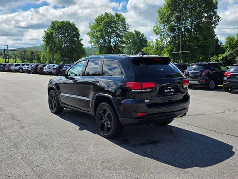 Used 2018 Jeep Grand Cherokee Laredo AWD/4WD image 6