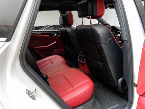 Used 2023 Porsche Macan AWD/4WD image 39
